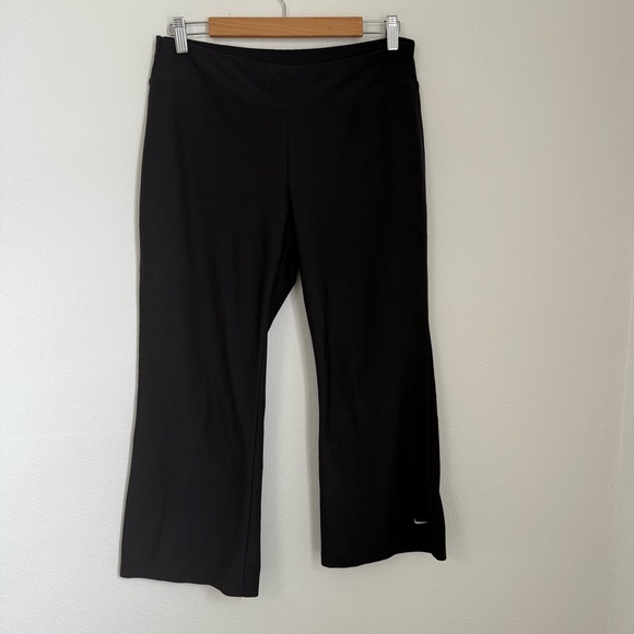 NIKE DRI FIT WOMENS PULL ON ATHLETIC YOGA CAPRIS PANTS SIZE M - Picture 2 of 8
